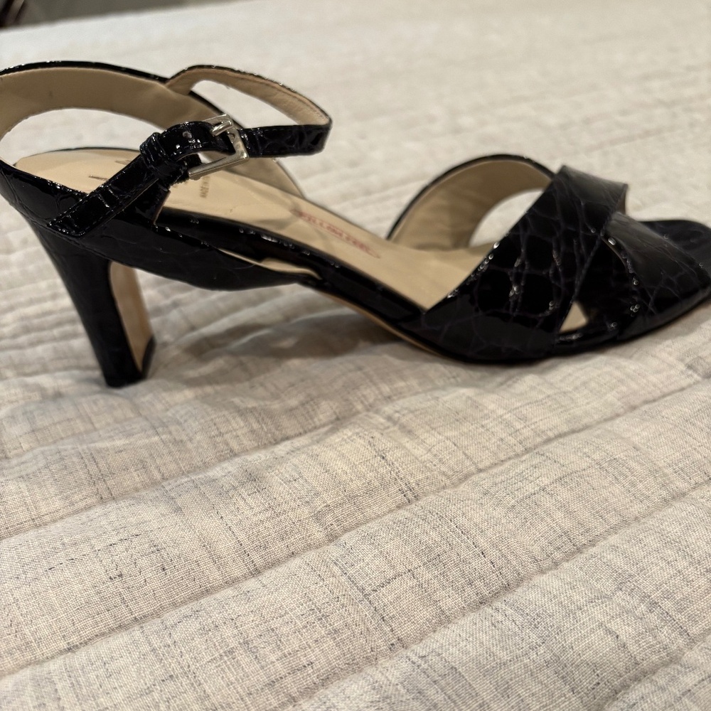 Gorgeous AMALFI patent leather heel NEW!